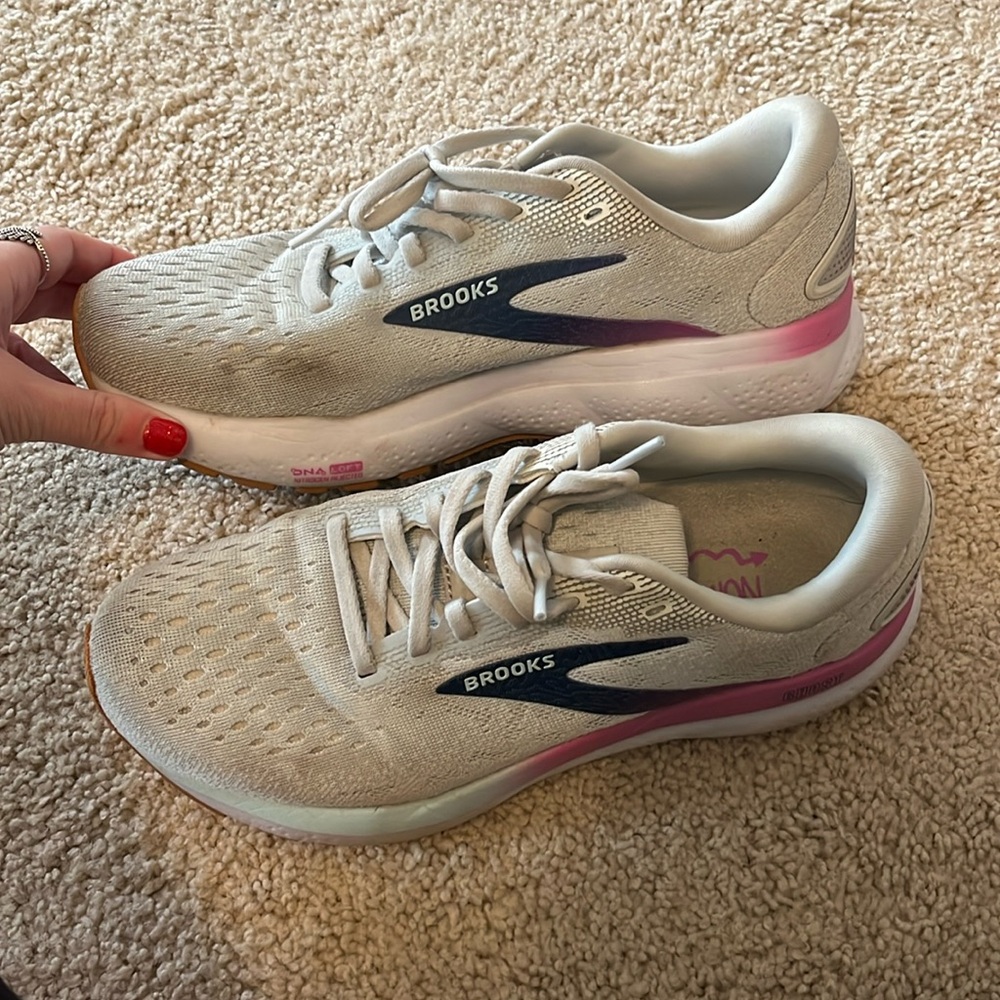 Brooks Ghost 16 Women’s Size 7 Sneakers